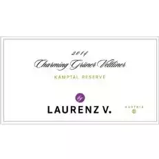 Aromen von reifen Äpfeln und eine typische Veltliner Würze verbinden sich zu einem faszinierendenfruchtiges Bouquet. Am Gaumen ist der Wein weich und saftig, getragen von einer feinen FruchtSäure. Sehr harmonisch, ermöglicht ein perfekt glattes Trinken. Einfach charmant!