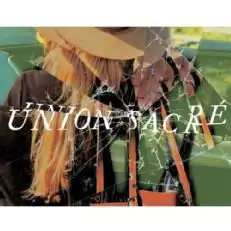 Gewürztraminer ist schwer einzufangen, am Rebstock wird er in wenigen Stunden von pechvoll bis überreif. Als Wein hat er eine erstaunlich große Bandbreite an Eigenschaften, die er zeigen kann, er kann gewürzgetrieben, blumig, süß, knochentrocken, klar, orange oder rosa sein. Wenn es gut gemacht ist, ist es eine Sache von seltener, flüchtiger Schönheit, die Jahrzehnte überdauern wird, ähnlich wie die Erinnerung an eine schöne Frau, die sich einmal getroffen hat und verschwunden ist.