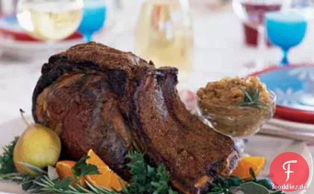 Koriander und schwarzer Pfeffer-verkrusteter Rippenbraten mit Röstzwiebeln