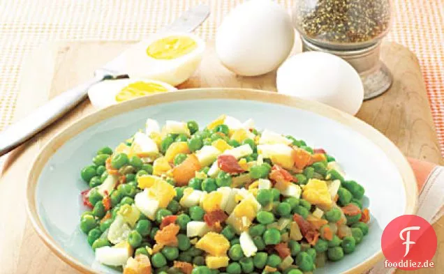 Erbsensalat mit Speck und Eiern