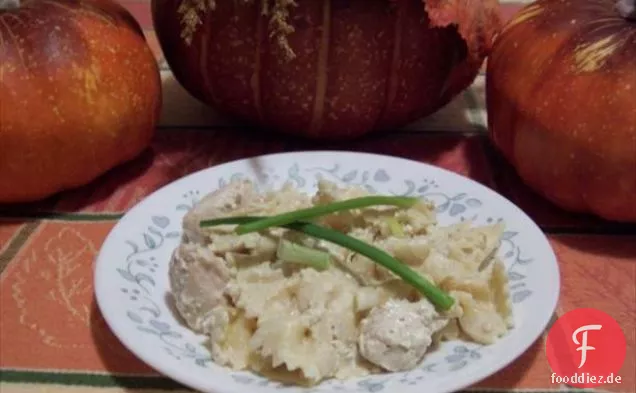 Vogel Huhn und Bogen Krawatten in Käsesauce