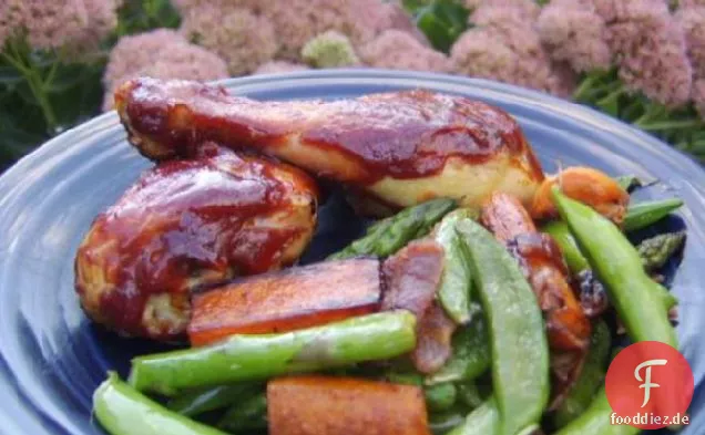 BBQ Hähnchenschenkel mit sautierten Gemüse