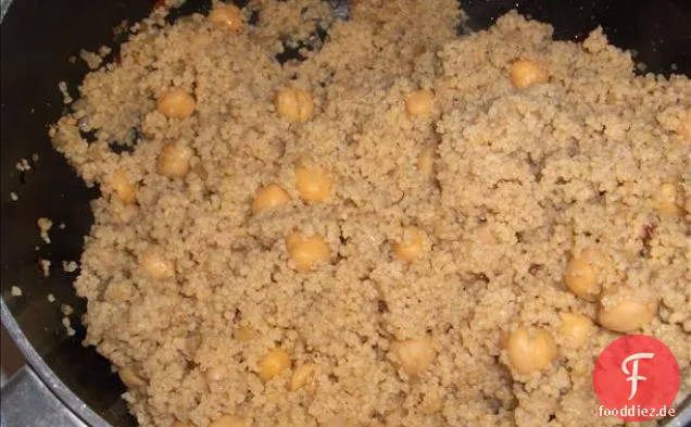 Indischer gewürzter Vollkorn-Couscous mit Kichererbsen