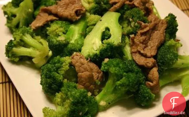 Rindfleisch und Brokkoli unter Rühren braten