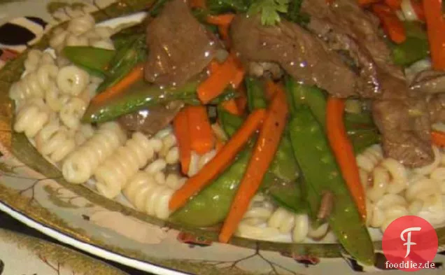 Geschreddertes Rindfleisch und Ingwer Pasta