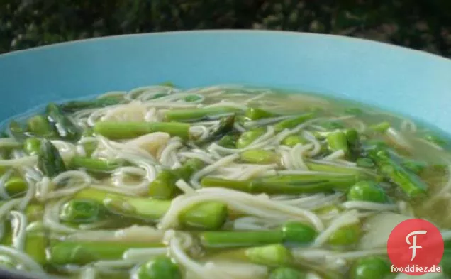 Frühlingsgemüsesuppe