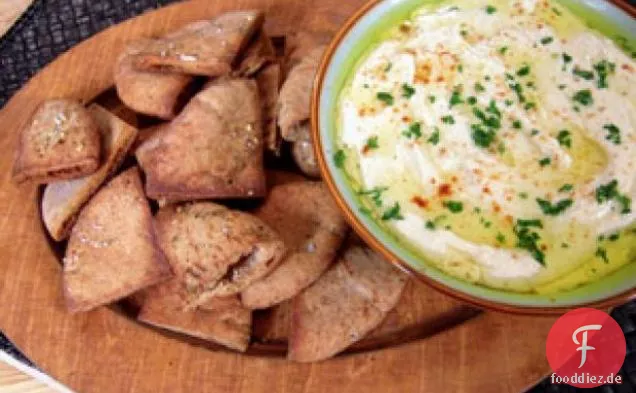 Klassisches Hummus mit Gewürztem 'n Gebackenen Pita-Chips