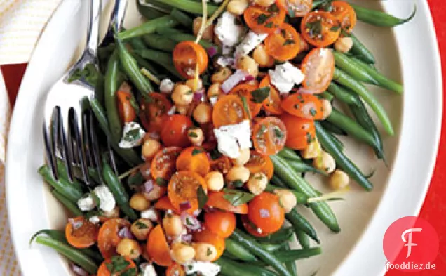 Grüner Bohnen-, Tomaten- und Kichererbsensalat
