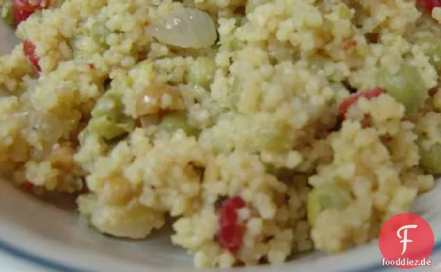 Marokkanischer Erdnuss-Couscous mit Erbsen