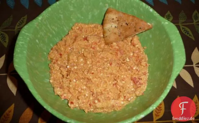 Gewürzte süße geröstete rote Paprika & Feta Hummus