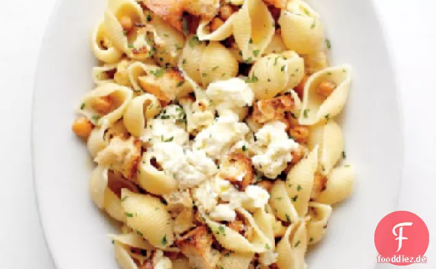 Schalen mit Geröstetem Blumenkohl, Kichererbsen und Ricotta