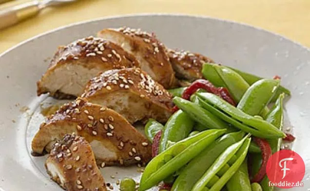 Hoisin-Glasiertes Huhn mit Zucker und Erbsen