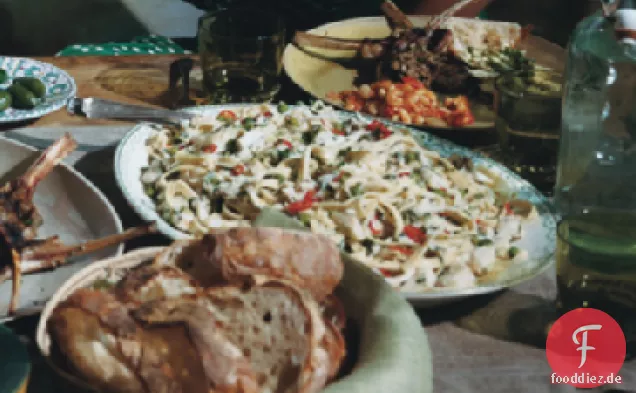 Frische Nudeln mit Krabbenfleisch, Erbsen und Chile