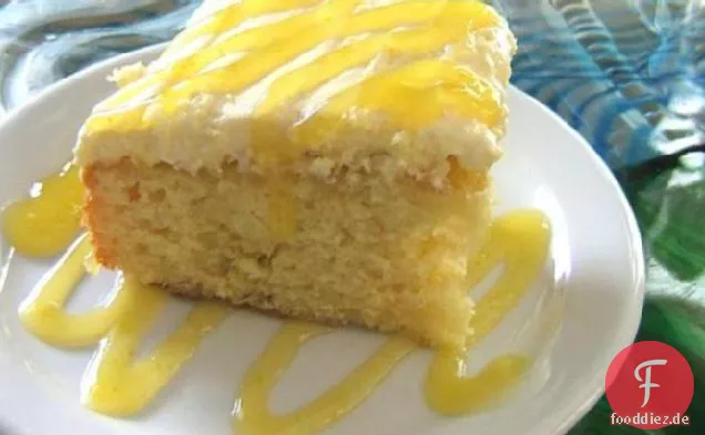 Hawaiianische Ananas Poke Kuchen