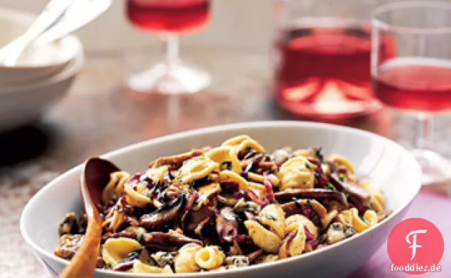 Orecchiette mit Pilzen, Radicchio und Gorgonzola