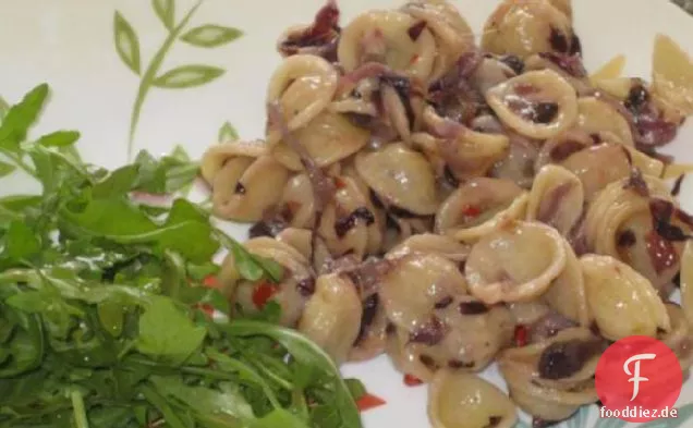 Orecchiette Mit Radicchio und Zwiebeln