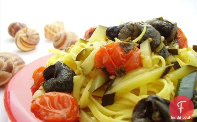 Safran Tagliarini Mit Schnecken, Sauerampfer, Tomaten, Zucchini