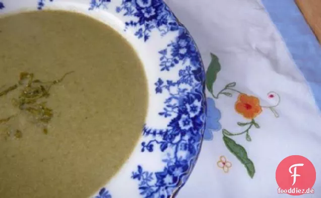 Englische Creme von Sauerampfer Kräutersuppe