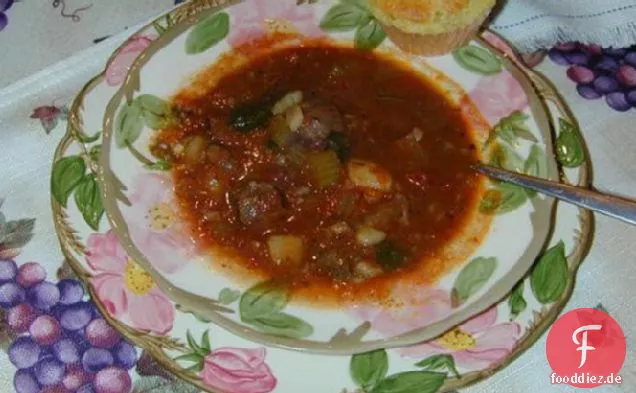 Herzhafte Rindfleisch-Gemüsesuppe mit Pilzen