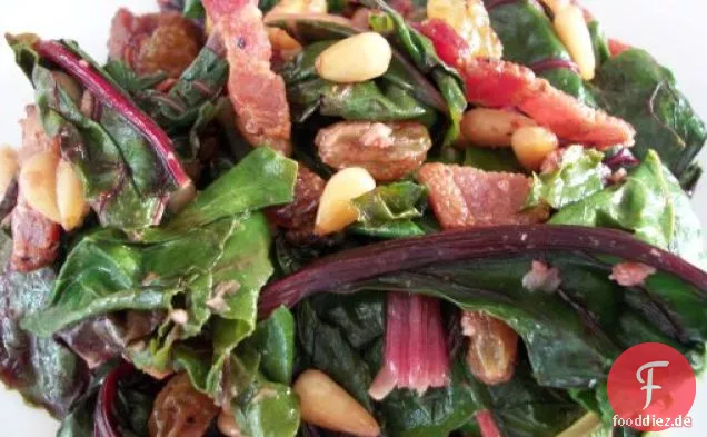 Baby-Mangold Mit Speck, Pinienkernen und Rosinen