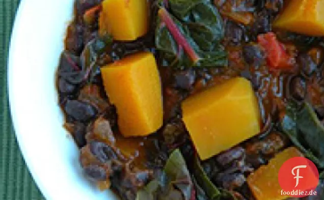 Black Bean Chili mit Butternut Squash und Mangold