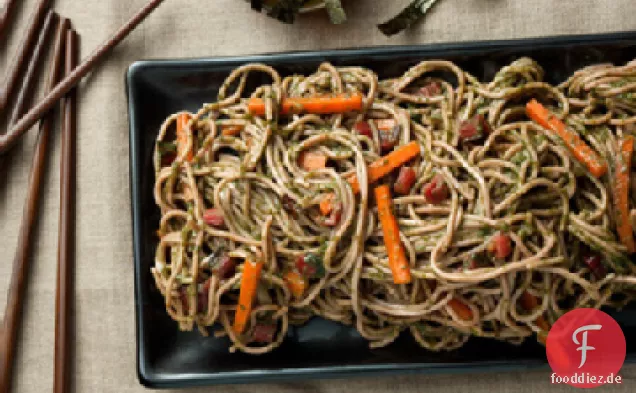 Soba-Nudeln mit Mangold–Miso-Pesto