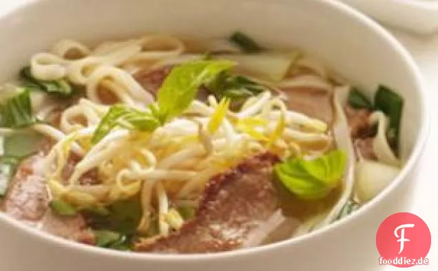 Rindfleisch- und Nudelbrühe nach vietnamesischer Art