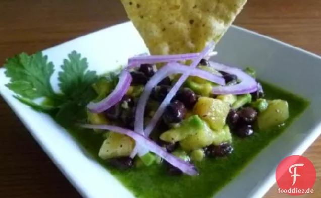 Avocado, Schwarze Bohnen und Ananassalat