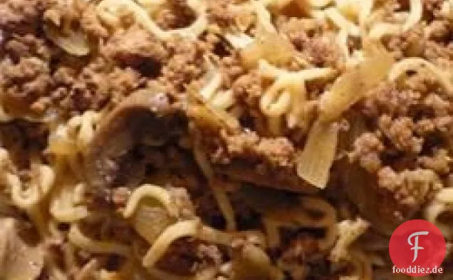Schnelle asiatische Rindfleisch-Nudelsuppe