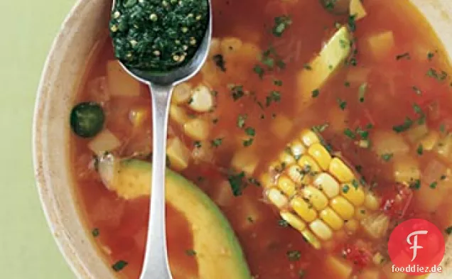 Mexikanische Fiesta-Suppe mit geröstetem Tomatillo und Korianderpesto