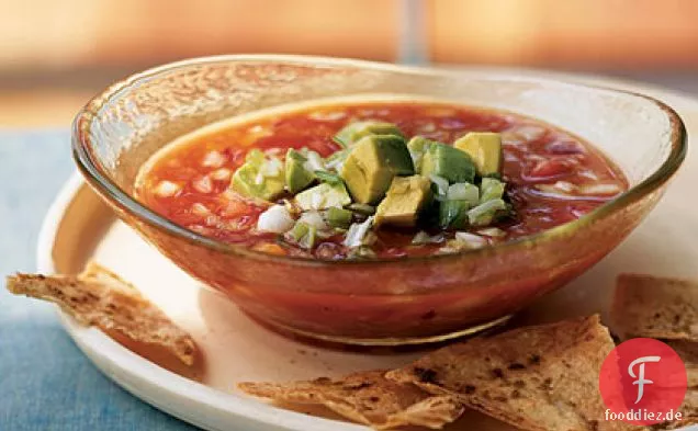 Gazpacho mit Avocado und Kreuzkümmel-Chips