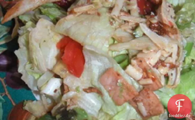 Hühnchen-, Speck- und Avocadosalat