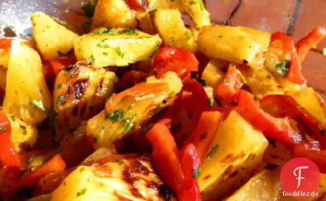 Gegrillte Ananas und Avocado-Salsa