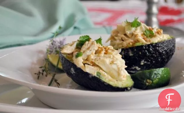 Krabbensalat in Avocado-Hälften