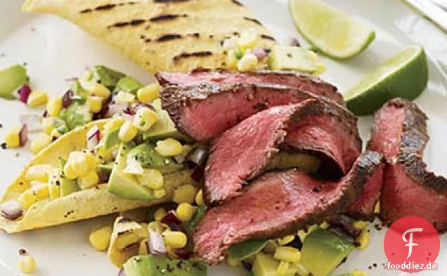Chipotle-mariniertes Flatironsteak mit Avocado-Mais-Relish