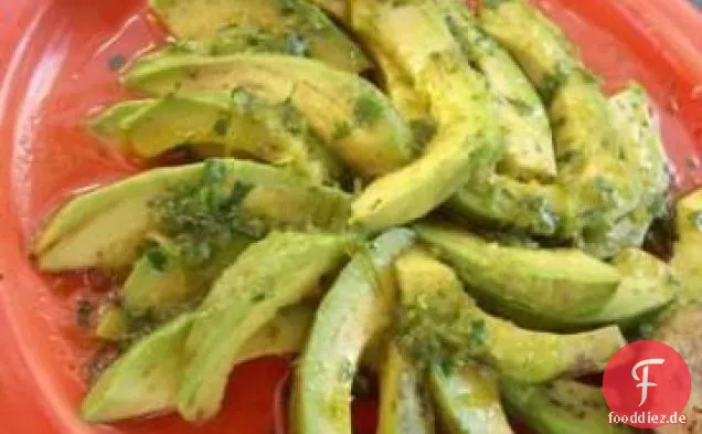 Avocado mit Limette und Chilis