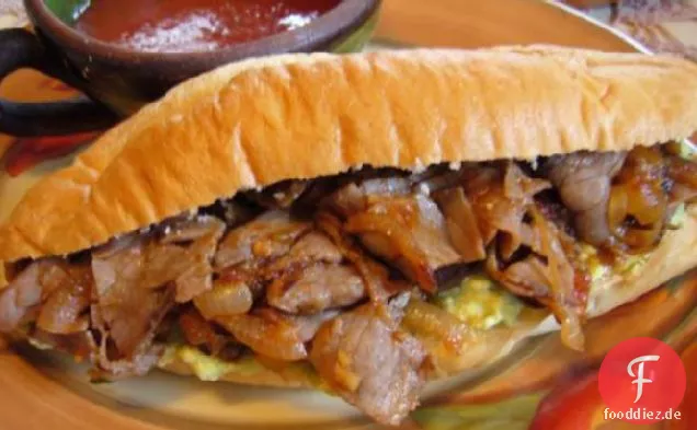Torta Ahogada (Ertrunkenes Rindfleischsandwich)