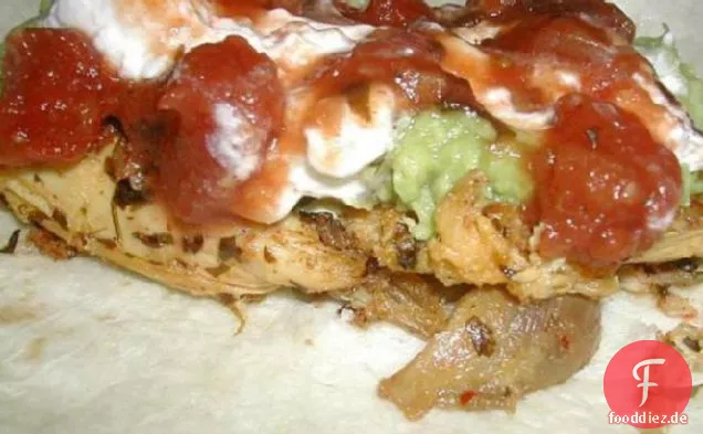 Huhn Fajitas mit gegrillten Paprika und Zwiebeln