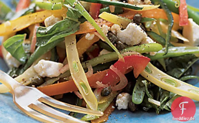 Bunter Pfeffer-Bohnen-Salat mit Ricotta Salata und Kräutern