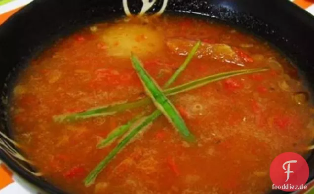 Gebratene Tomaten-, Pfeffer- und rote Zwiebelsuppe