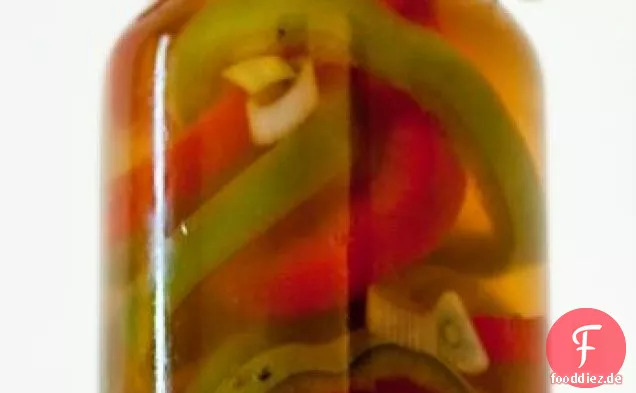 Eingelegte Paprika mit Schalotten und Thymian