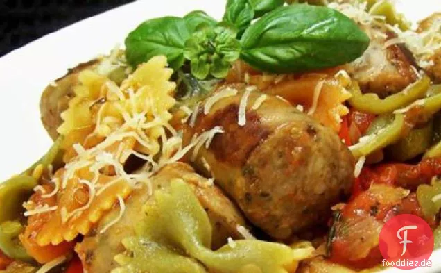 Italienische Truthahnwurst und Paprika mit Fliege Pasta