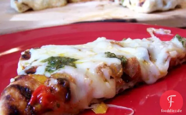 Gegrillte Wurst und Paprika-Pizza