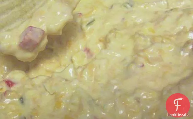Heißer käsiger Zwiebel-Chip-Dip