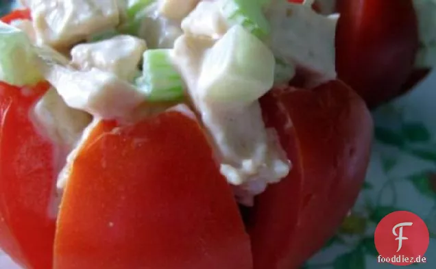 Hühnersalat gefüllte Tomaten