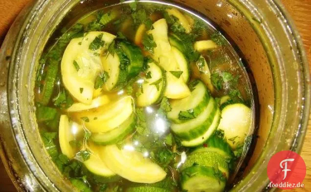 Gurke-Zucchini Salat