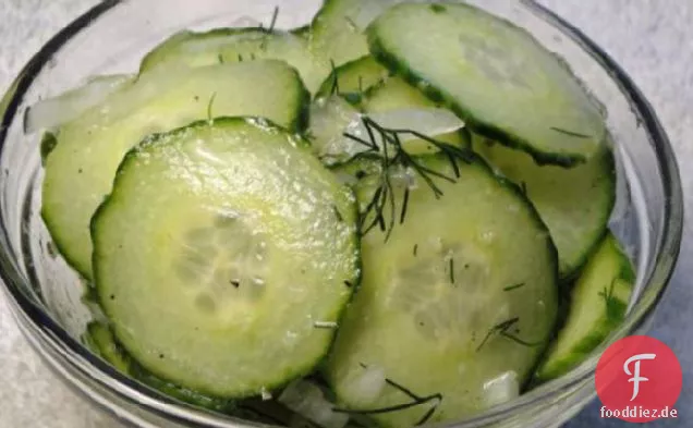 Die Knoblauchgurken des Maklers