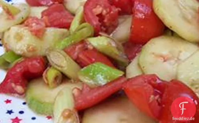 Kühler Sommer Gurken- und Tomatenwurf