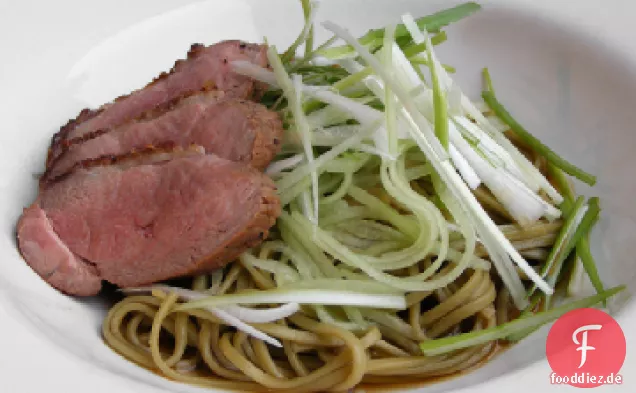 Japanischer Nudel-Gurkensalat