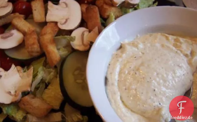 Gemischter Grüner Salat Mit Parmesan-Pfeffer-Dressing